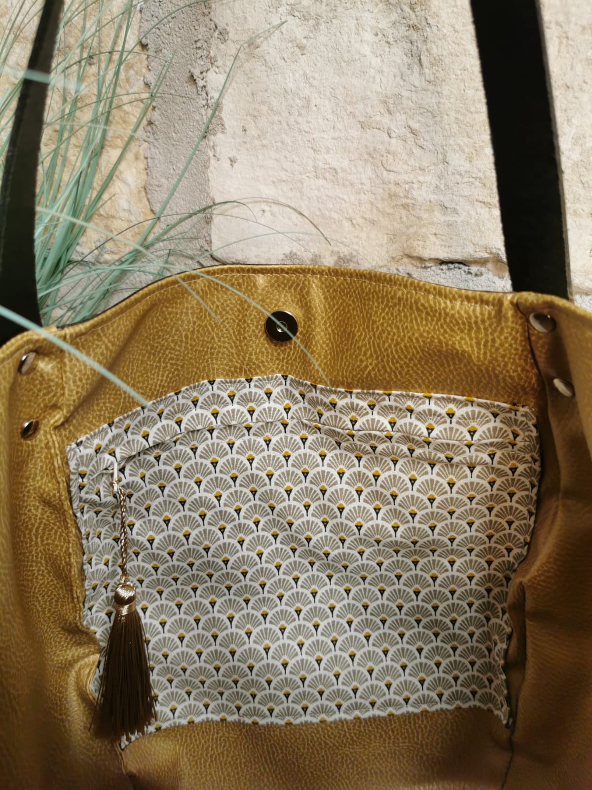 Sac baluchon en simili & gros nœud – Image 12