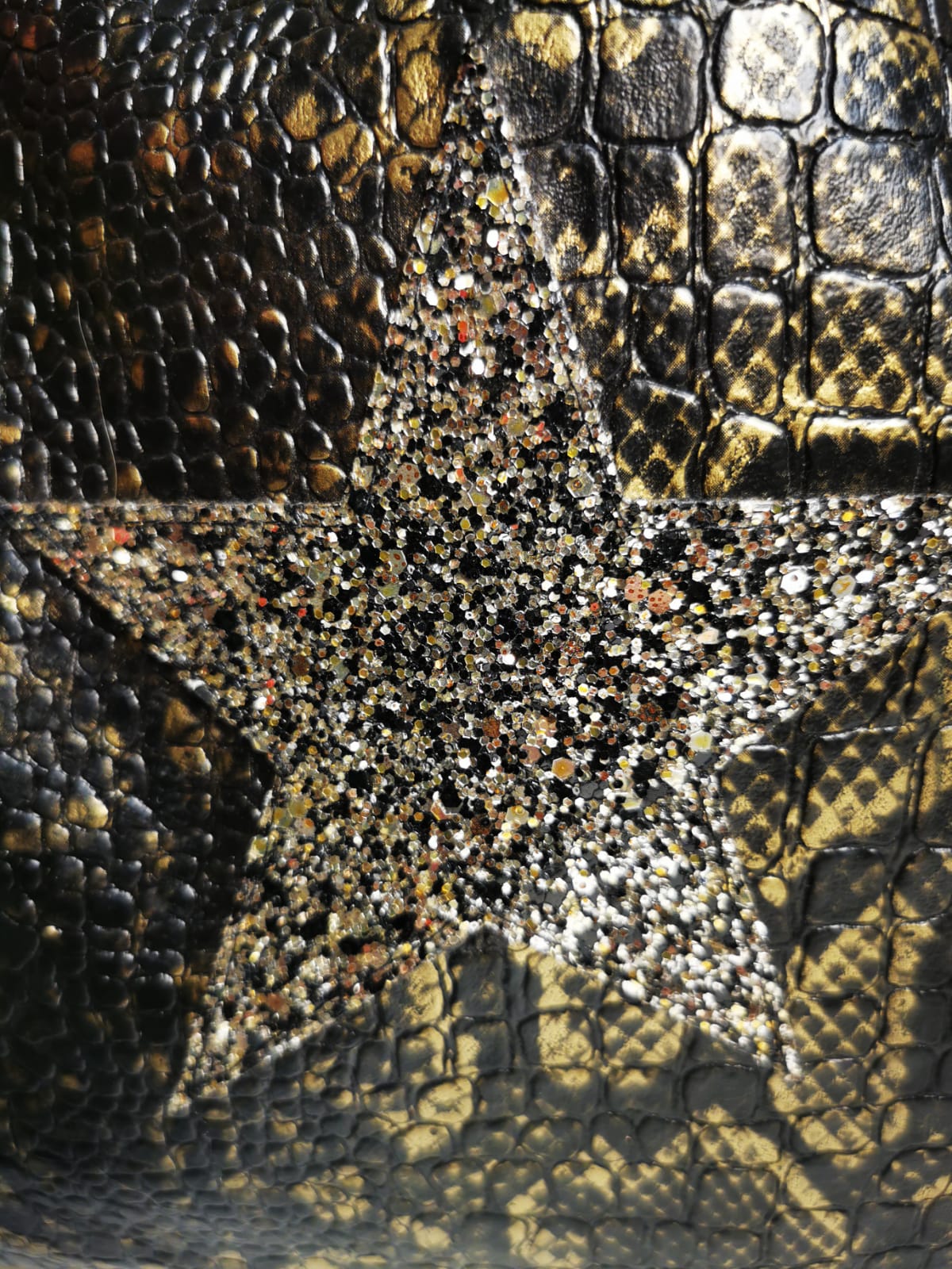 Sac baluchon en simili reptile noir et or – Image 8