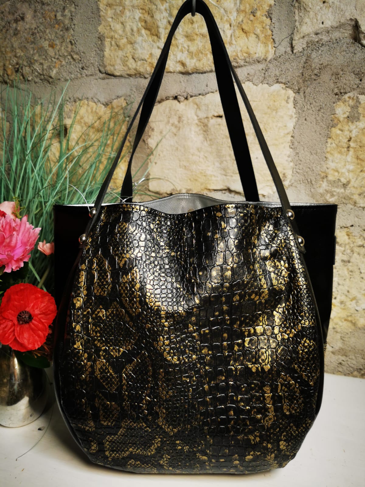 Sac baluchon en simili reptile noir et or – Image 9
