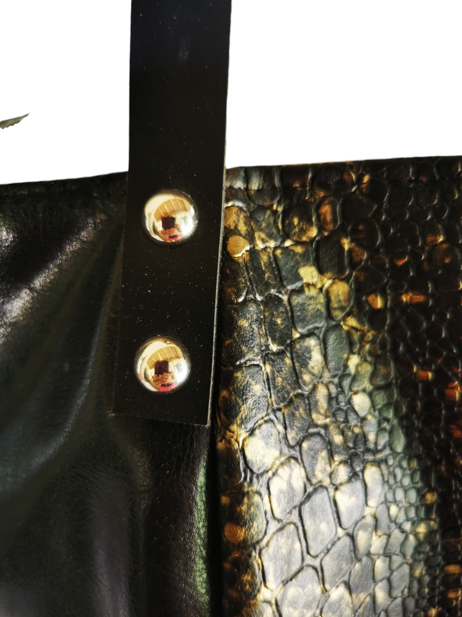 Sac baluchon en simili reptile noir et or – Image 4