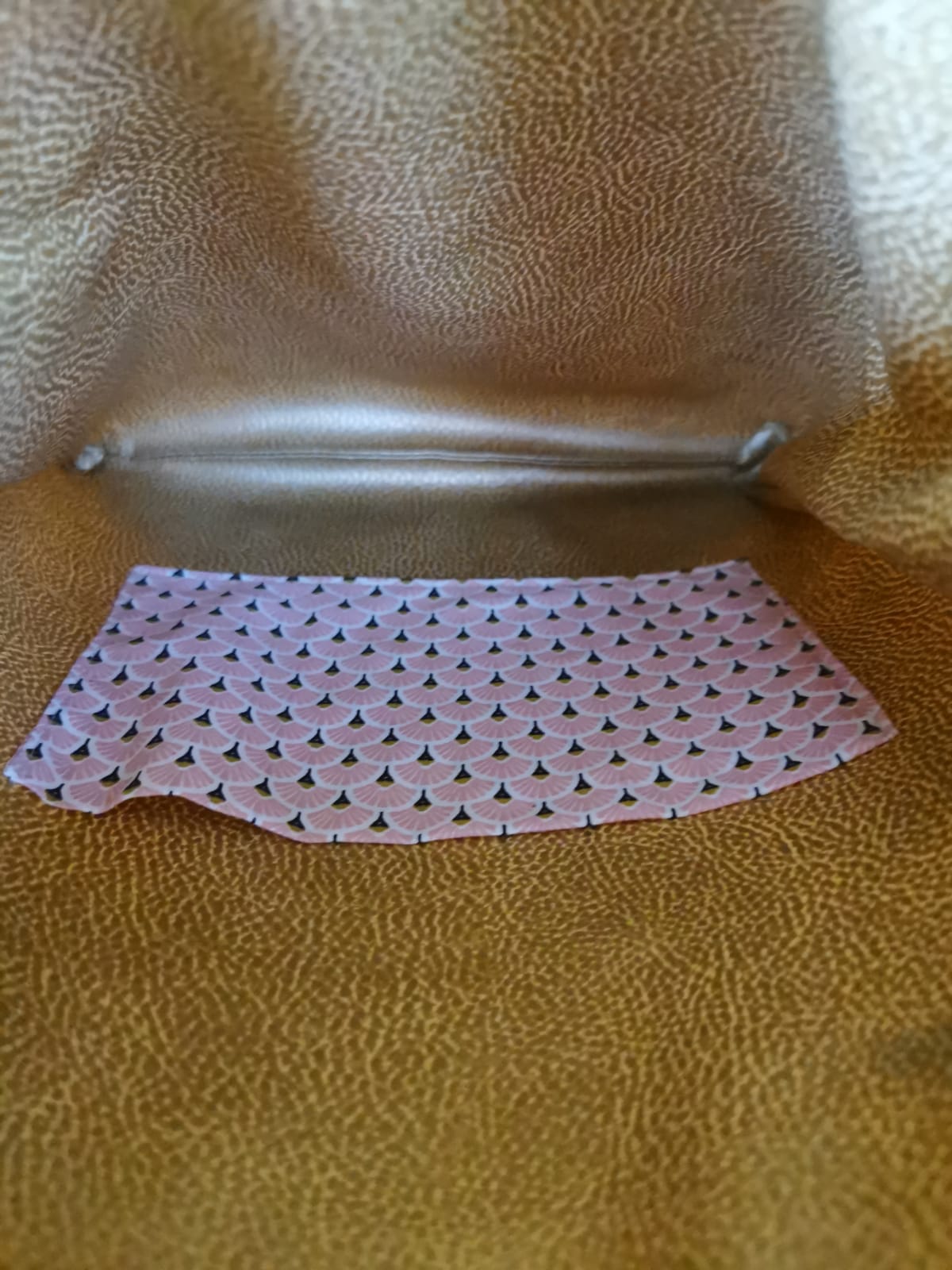 Sac bandoulière en simili argenté façon python – Image 5