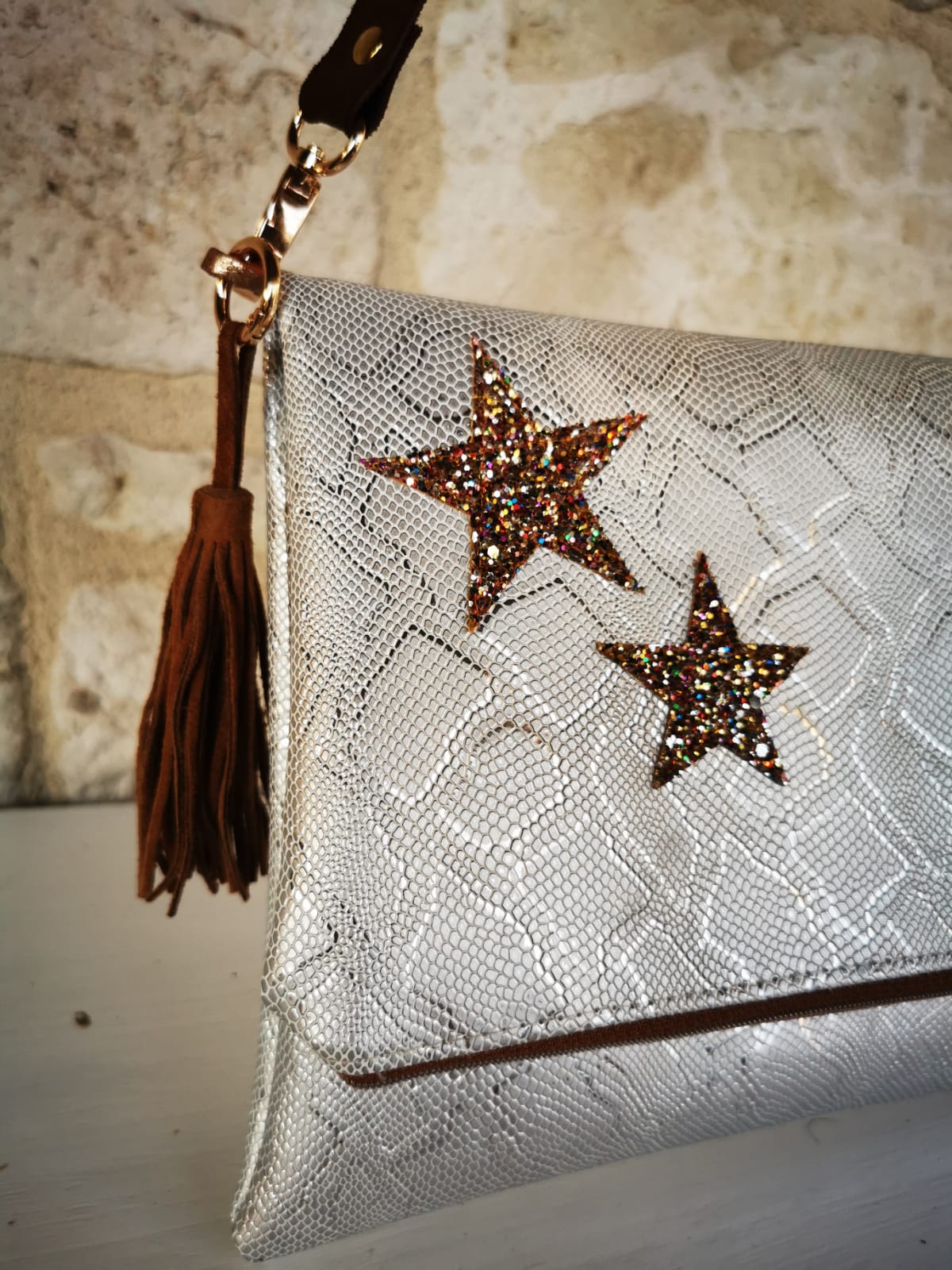 Sac bandoulière en simili argenté façon python – Image 2