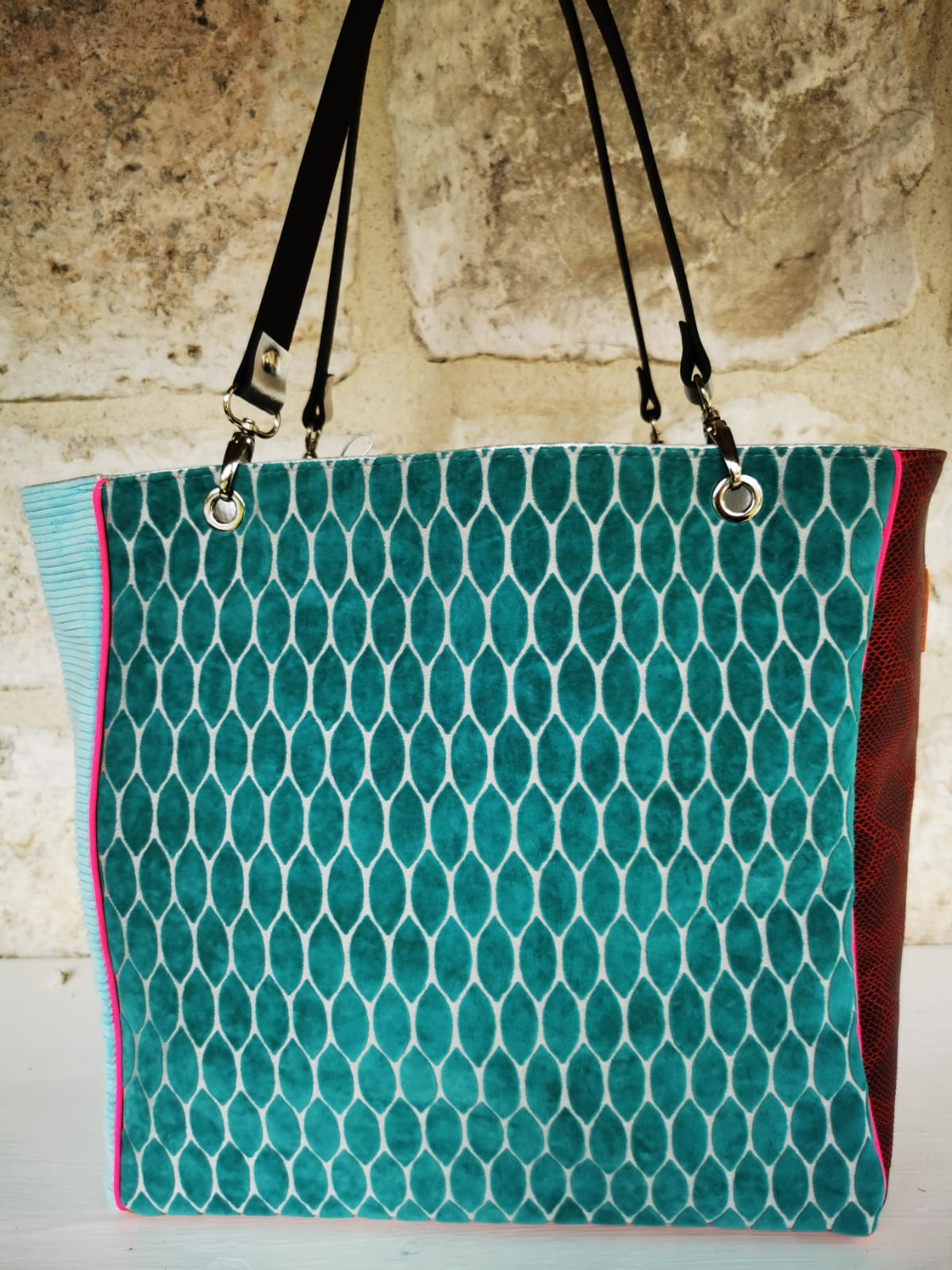 Sac cabas matières différentes dans les tons de rouge et de bleus – Image 5