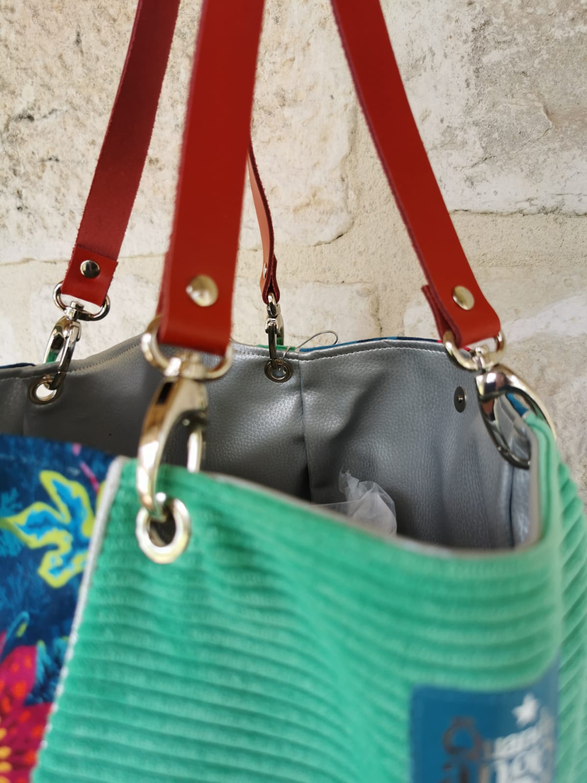 Sac à main forme baluchon en association de velours ras bohème et de velours uni côtelé vert – Image 5