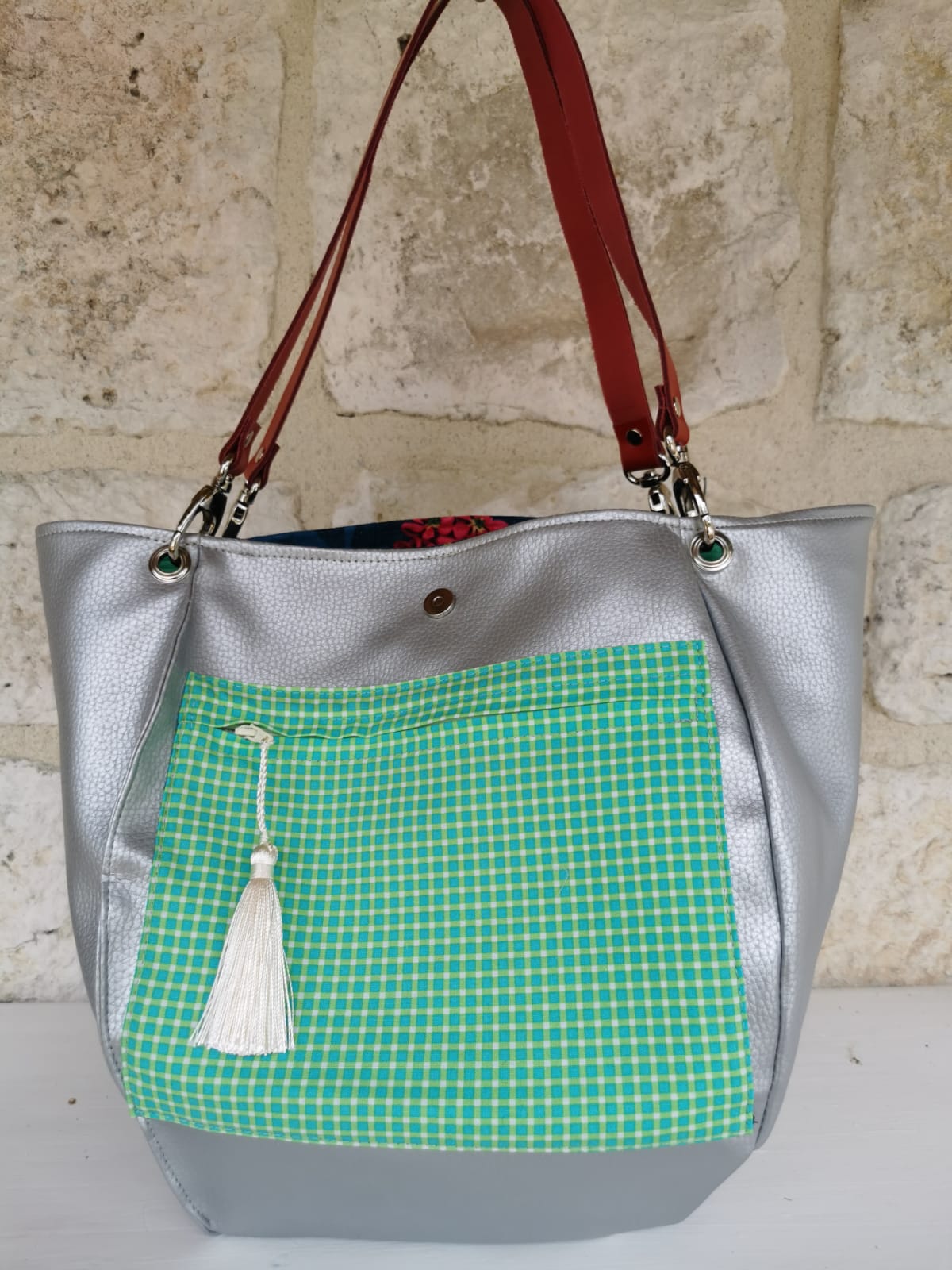 Sac à main forme baluchon en association de velours ras bohème et de velours uni côtelé vert – Image 7