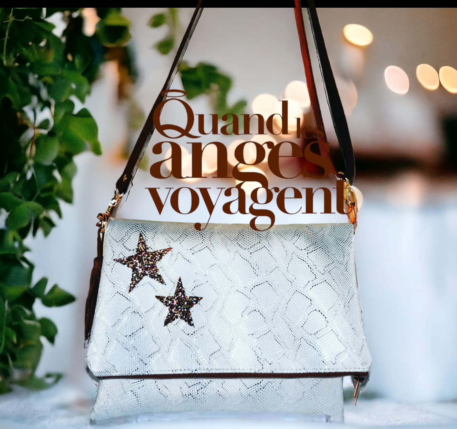 Sac bandoulière en simili argenté façon python