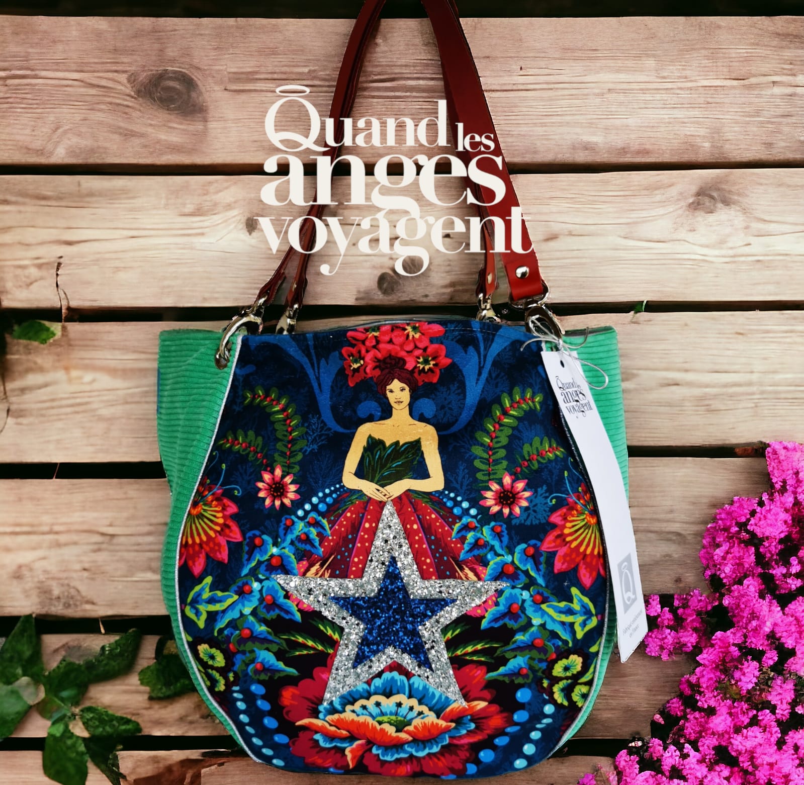 Sac à main forme baluchon en association de velours ras bohème et de velours uni côtelé vert