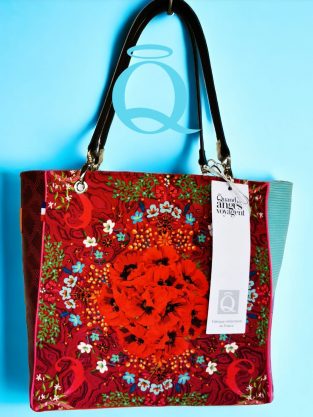 Sac cabas matières différentes dans les tons de rouge et de bleus