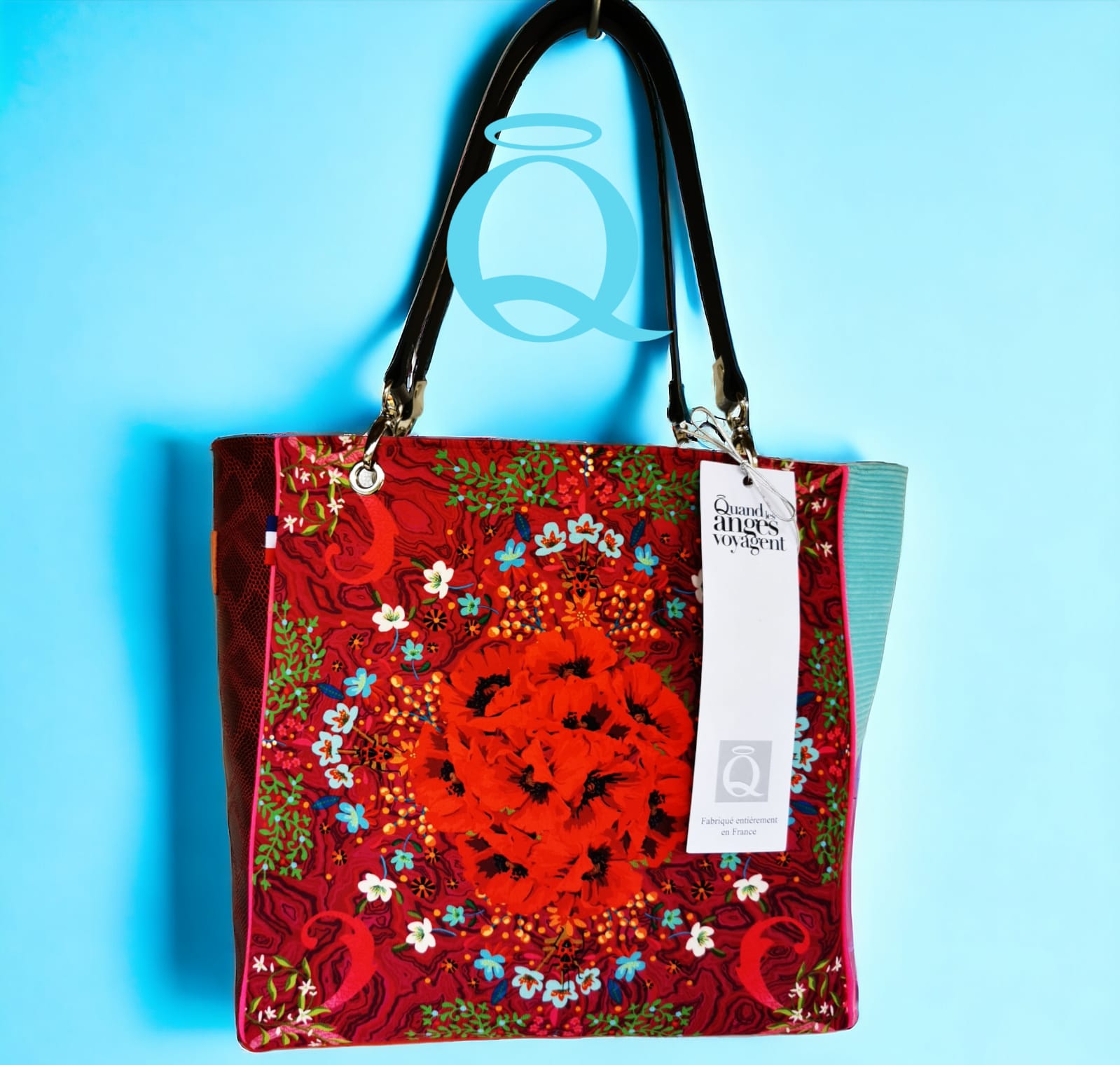 Sac cabas matières différentes dans les tons de rouge et de bleus